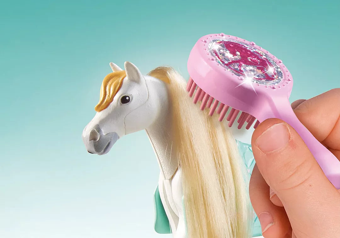 Horses of Waterfall | Washing Station & Isabella & Lioness with comb brushing Lioness's long mane hair.