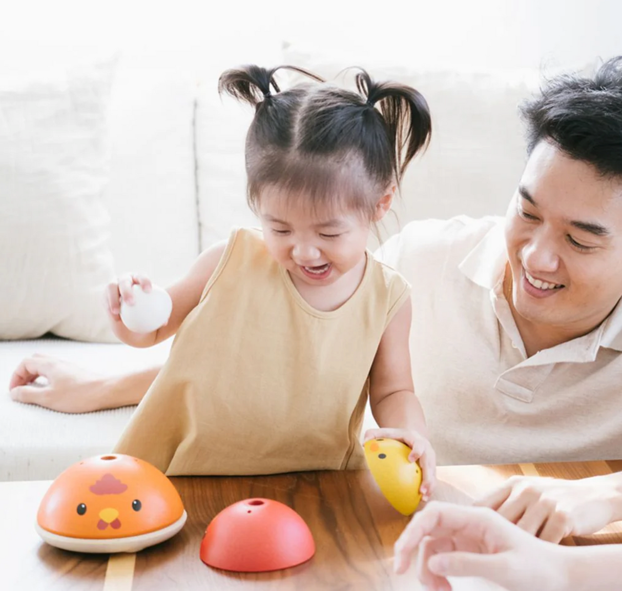 Chicken Nesting toy with 4 stackable pieces and base, encouraging fine motor skills and logical thinking for kids.