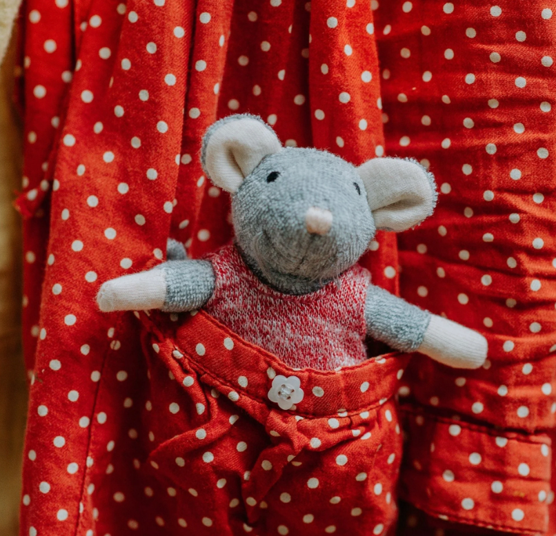 Sam & Julia | Julia plush mouse in gray and red sweater sitting in red polka dot fabric pocket, soft toy for kids.