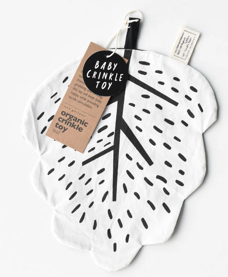 Organic Crinkle Toy | Leaf made of 100% organic cotton with black and white high contrast leaf design.