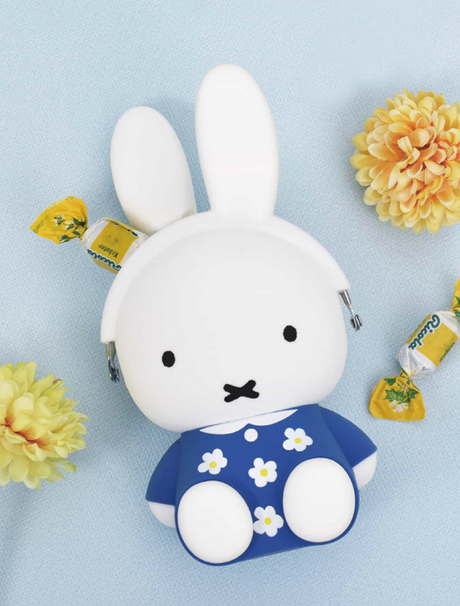3D POCHI Miffy Pouch | Flower in blue dress with daisies, soft silicone material, metal clasp, surrounded by yellow flowers and candies