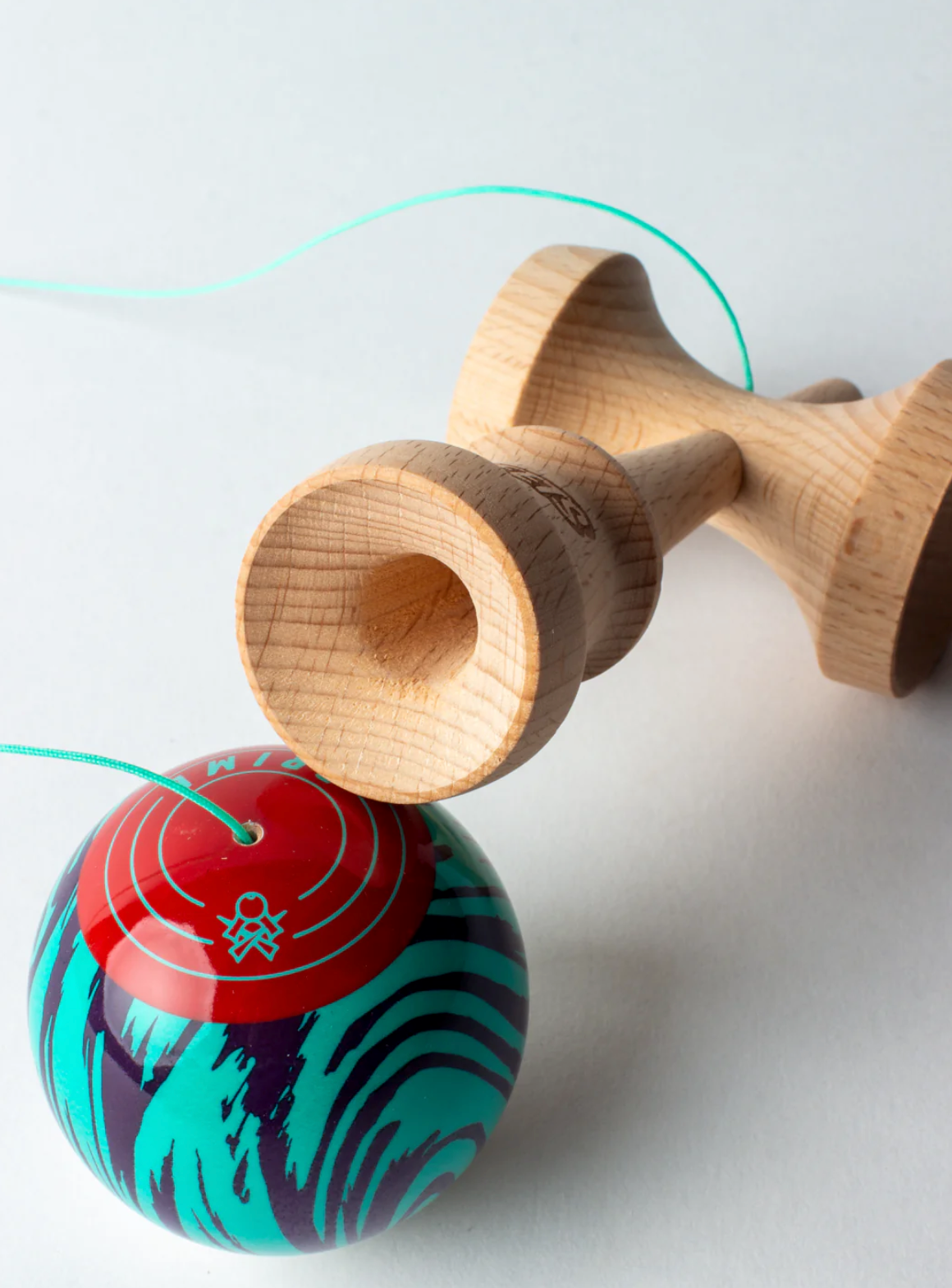 Kendama Prime Grain Split | Laser Tag with wood grain tama, white bottom, and bright string for smooth play.
