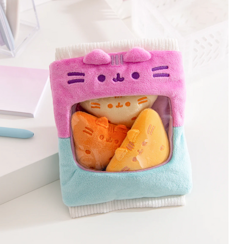 Pusheen Gamer: Chips plush toy with pink and blue tortilla chip bag and three removable orange chip plushes.