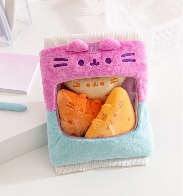 Pusheen Gamer: Chips plush toy with pink and blue tortilla chip bag and three removable orange chip plushes.