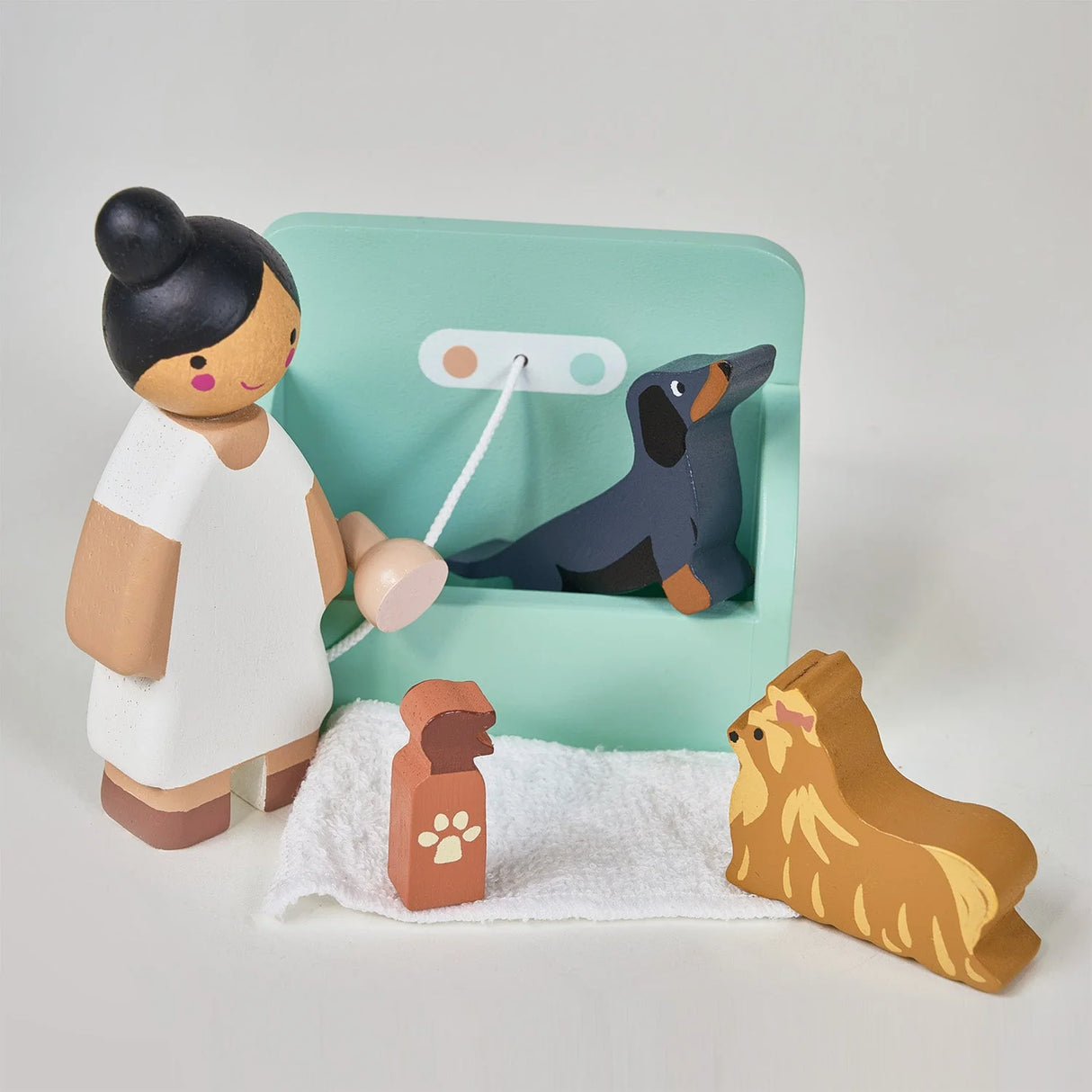 Waggy Tails Dog Salon playset with lady groomer, Dachshund and Shih Tzu figures, grooming tools, and towel.